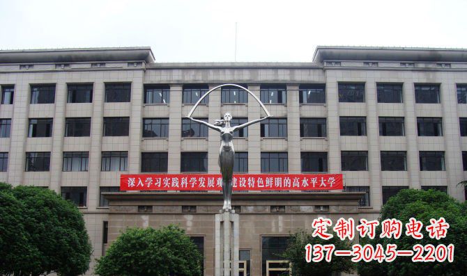 鹤壁纪念学生的不锈钢雕塑
