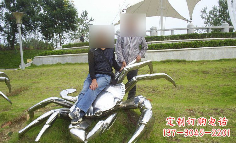 鹤壁不锈钢螃蟹雕塑艺术美化公园环境