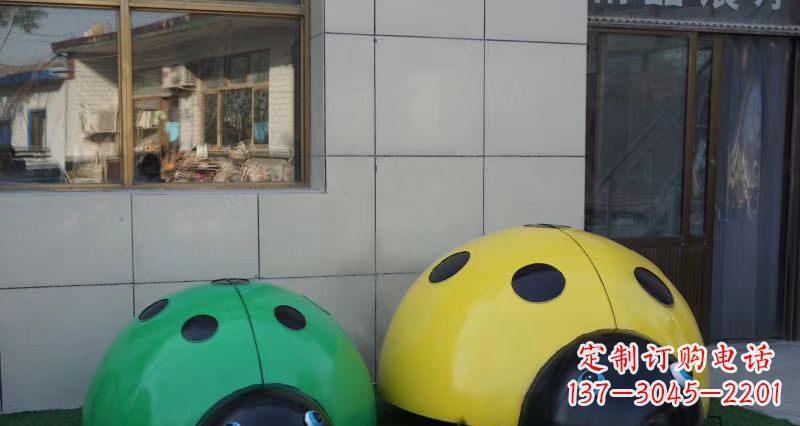 鹤壁不锈钢瓢虫雕塑精致而富有艺术感