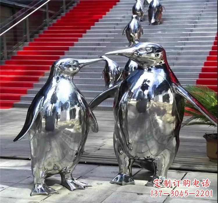 鹤壁不锈钢企鹅雕塑海洋生物的艺术表现