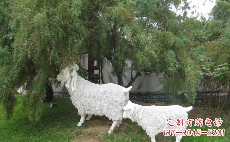 鹤壁不锈钢山羊雕塑静谧中的动态美