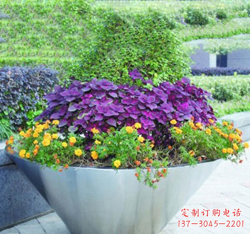 鹤壁不锈钢花盆雕塑艺术之美