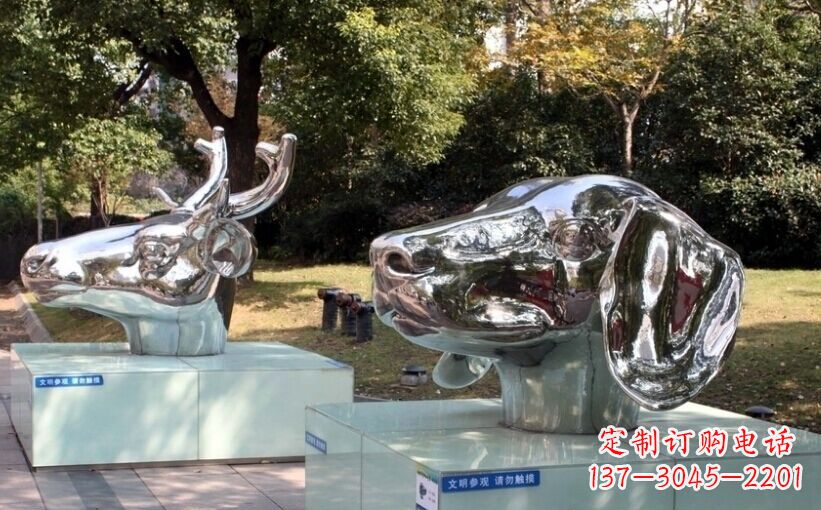 鹤壁十二生肖头像景观雕塑