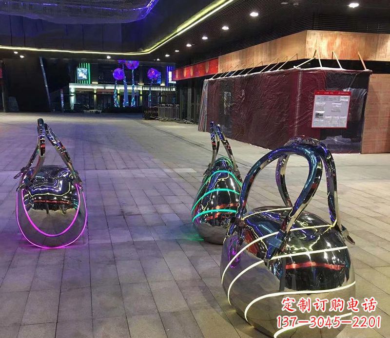 鹤壁不锈钢手提包雕塑精美艺术品