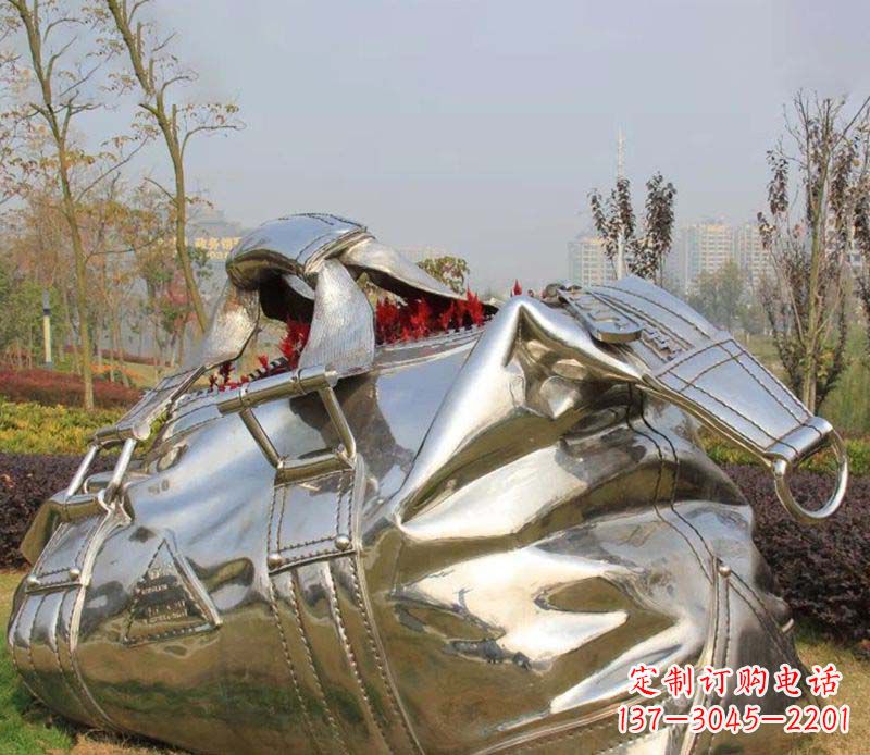 鹤壁精美不锈钢手提包雕塑