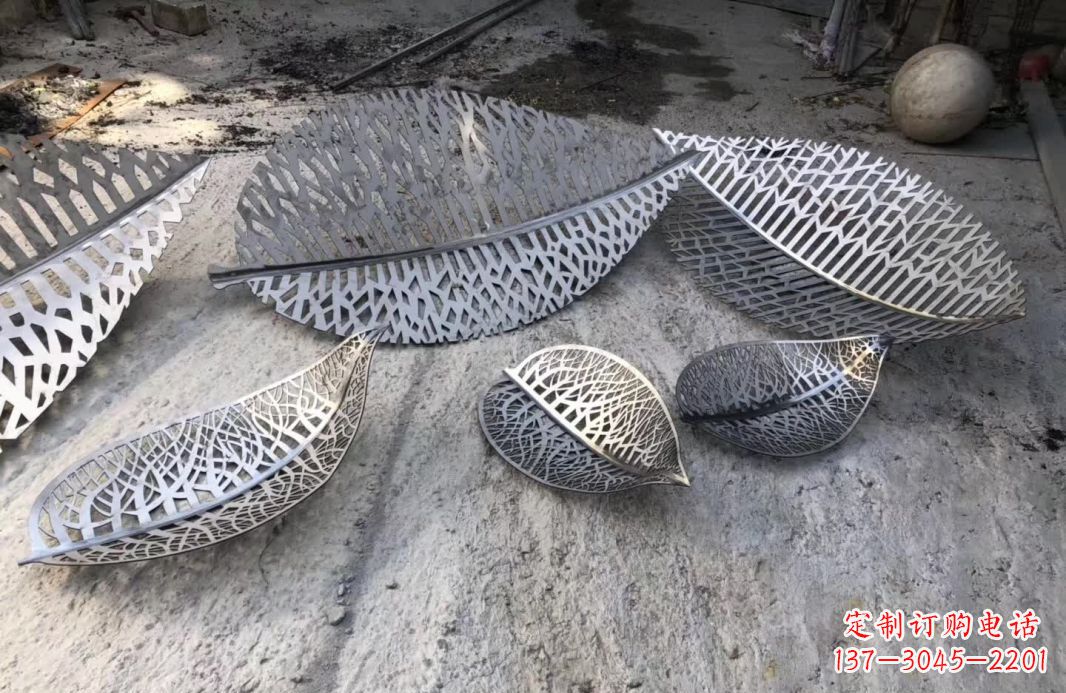 鹤壁优雅的不锈钢树叶雕塑