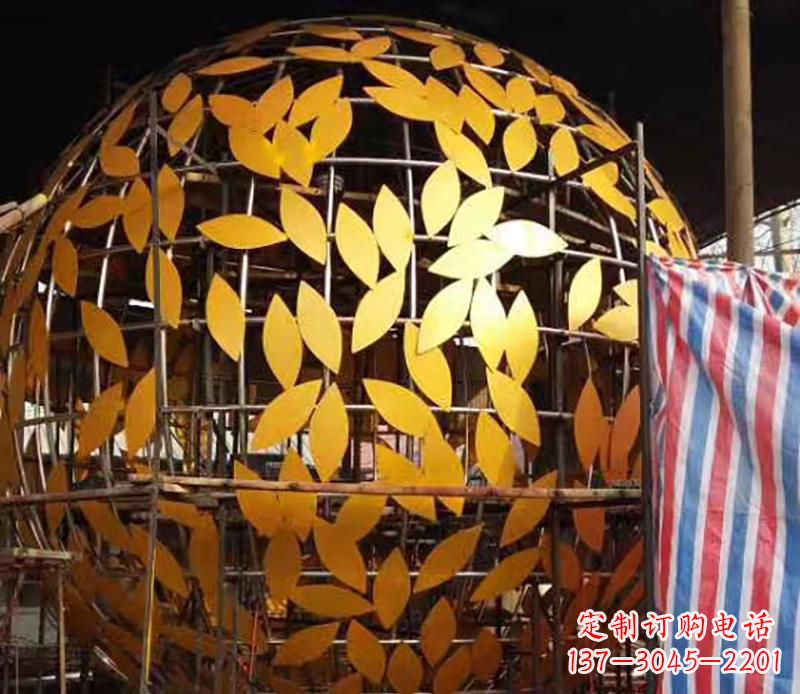 鹤壁不锈钢树叶镂空球景观雕塑
