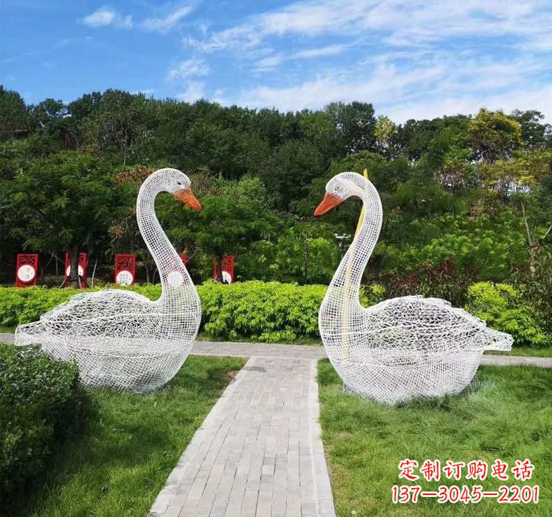 鹤壁不锈钢天鹅雕塑——象征着爱与和平