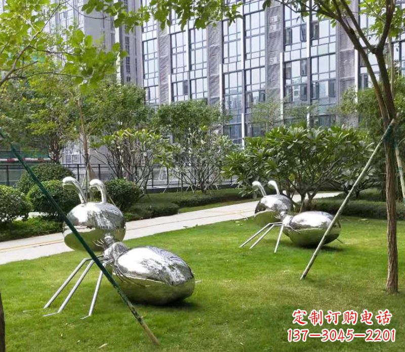 鹤壁不锈钢小区的蚂蚁雕塑