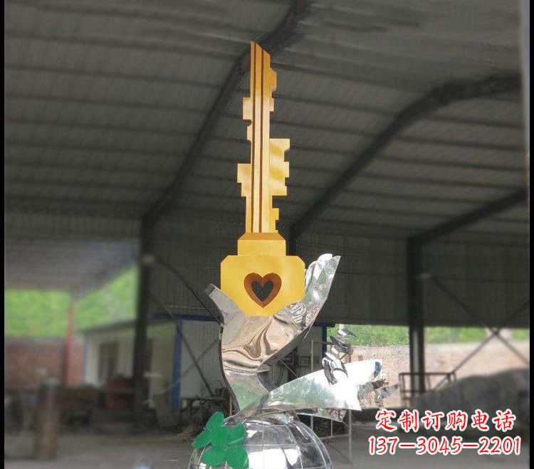 鹤壁不锈钢校园手提钥匙雕塑
