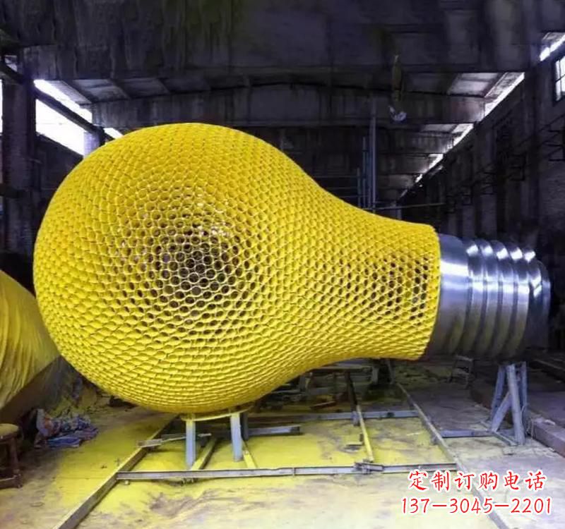 鹤壁不锈钢灯泡雕塑精美而又抢眼