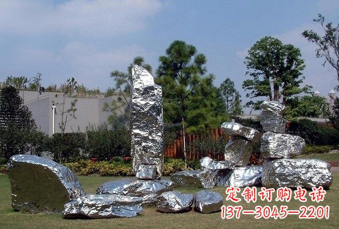鹤壁美丽的太湖石雕塑