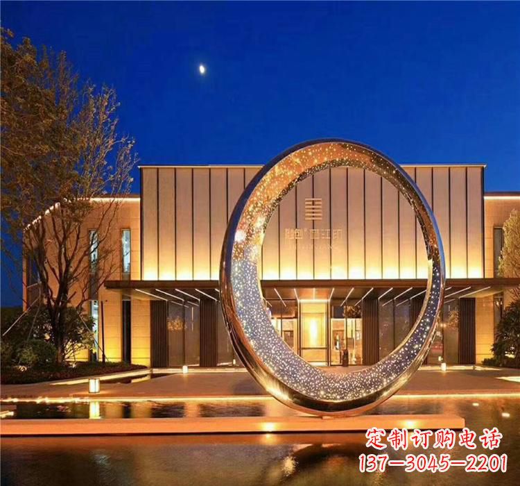 鹤壁不锈钢圆环雕塑给空间增添无限美感