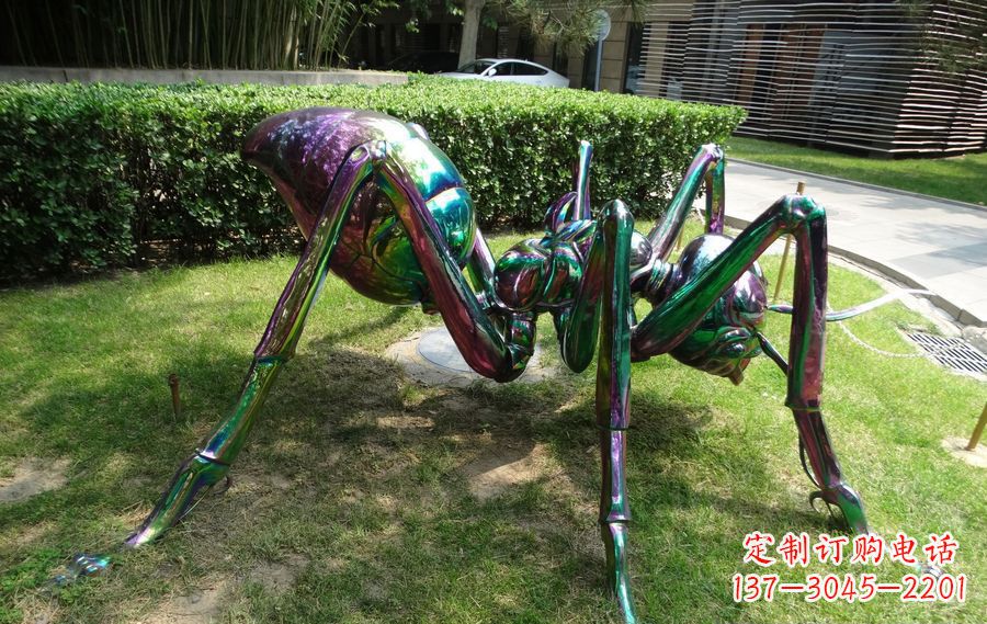 鹤壁蜘蛛侠传递英雄激情的不锈钢雕塑