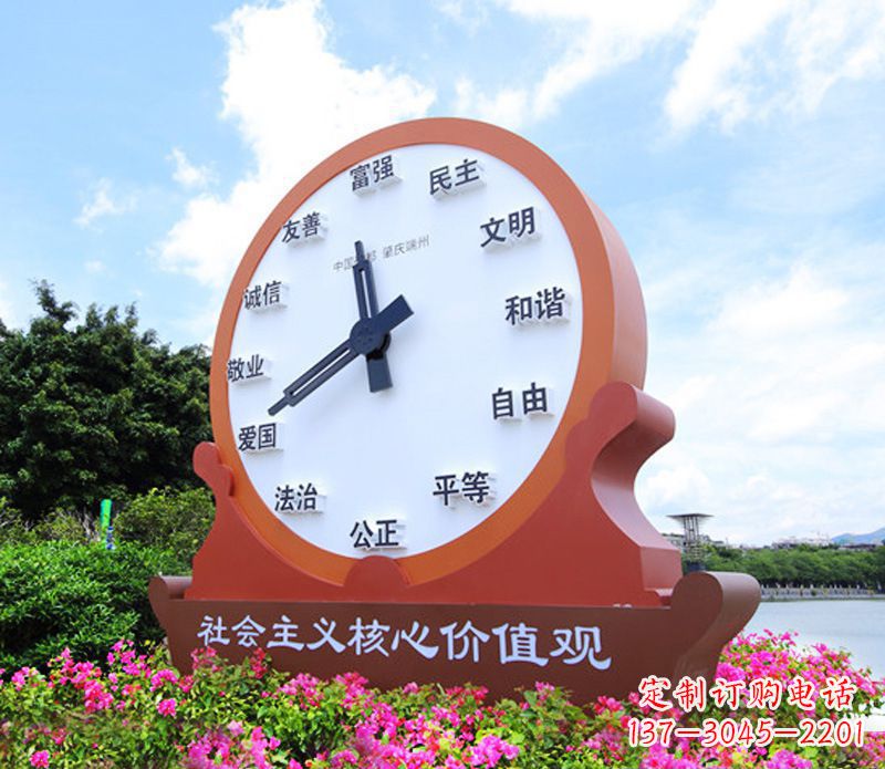 鹤壁价值观雕塑以不锈钢钟表为蓝本