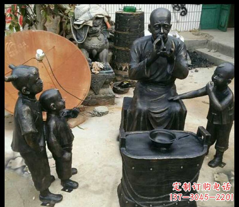 鹤壁糖果街上的铜雕精灵