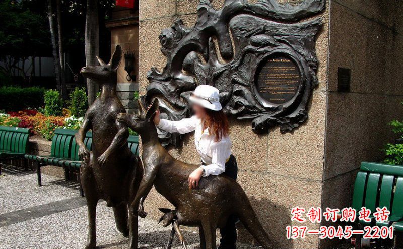 鹤壁袋鼠雕塑——装点步行街的美丽风景
