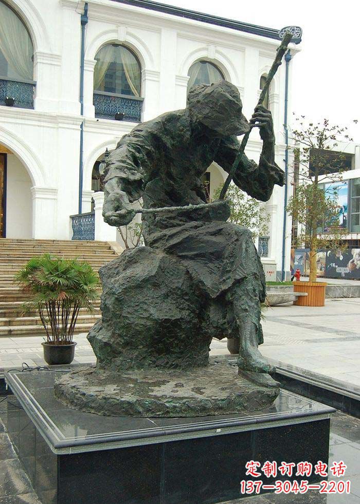 鹤壁节奏轻快的二胡雕塑