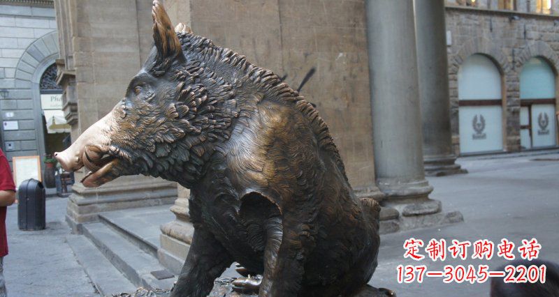 鹤壁步行街野猪景观铜雕