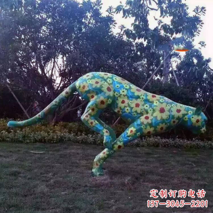 鹤壁玻璃钢彩绘豹子雕塑艺术与自然的完美结合