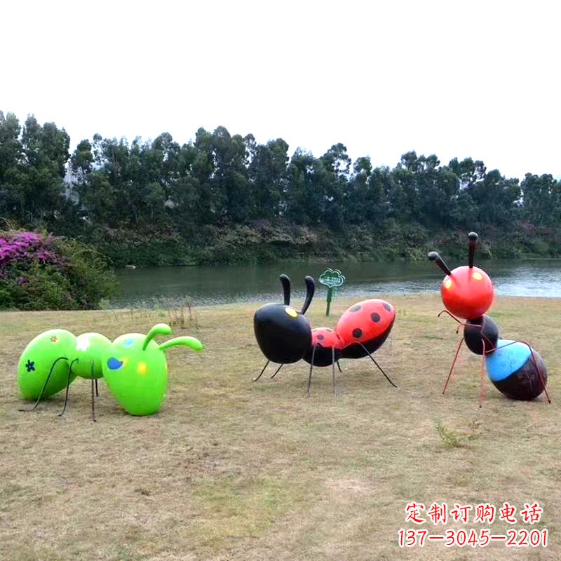 鹤壁彩绘玻璃钢蚂蚁雕塑——精致又充满动感