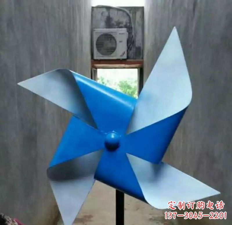 鹤壁色彩斑斓的不锈钢风车雕塑