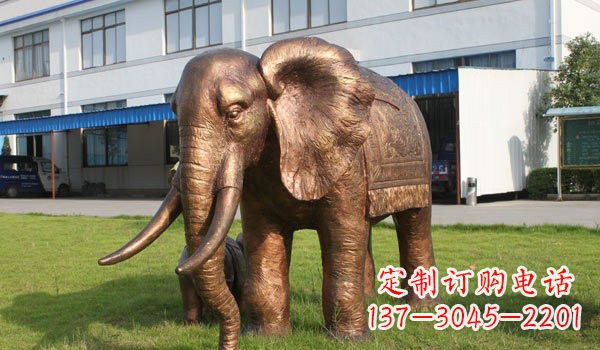 鹤壁大象雕塑——草地上的巨人