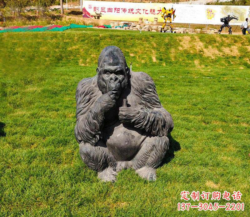 鹤壁猩猩雕塑——草坪猩猩公园的艺术精品