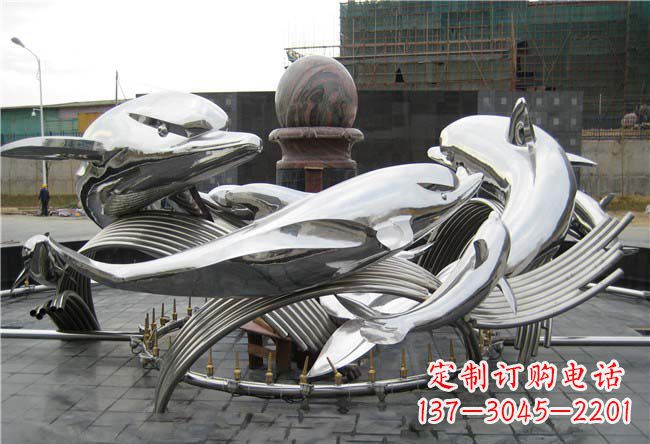 鹤壁城市中的海豚雕塑
