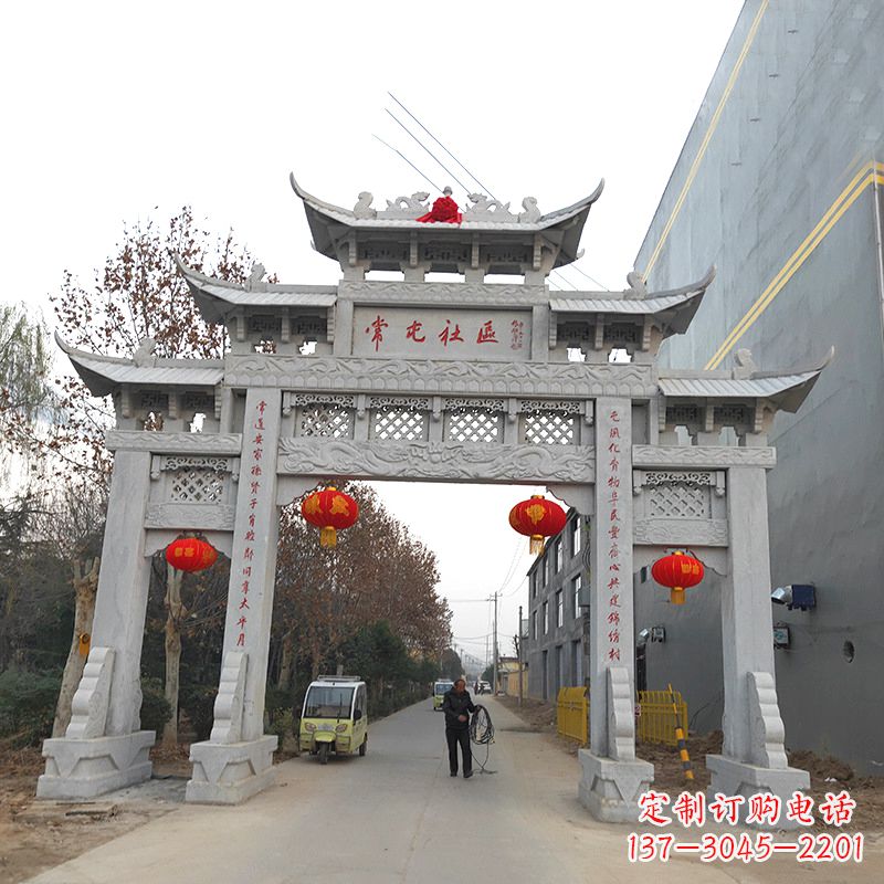 鹤壁社区石雕牌坊传承中国传统文化