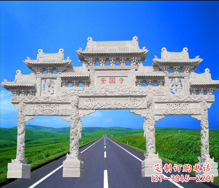 鹤壁城市中的石雕牌坊雕塑