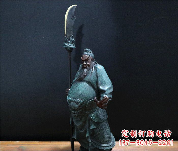 鹤壁持刀关公玻璃钢仿铜人物雕塑