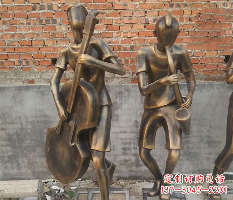 鹤壁雄伟屹立——萨克斯铜雕