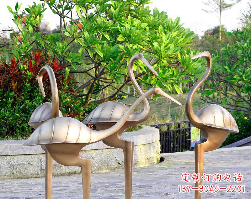 鹤壁丹顶鹤雕塑传承悠久的中国传统艺术