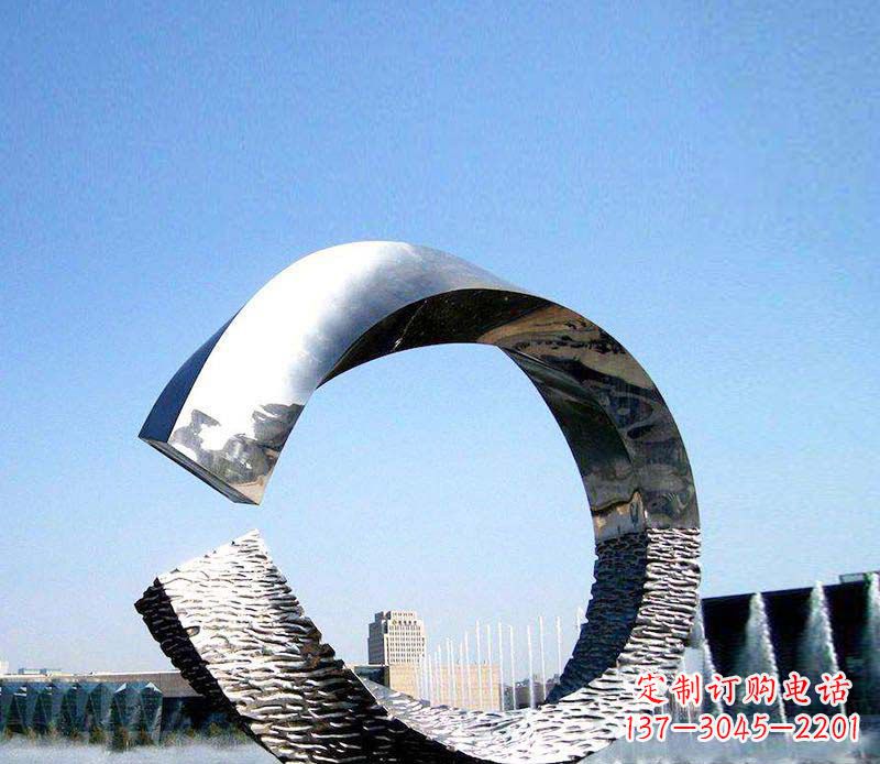 鹤壁抽象镜面不锈钢圆环雕塑