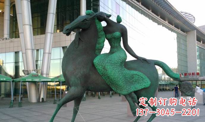 鹤壁抽象骑马的女孩铜雕