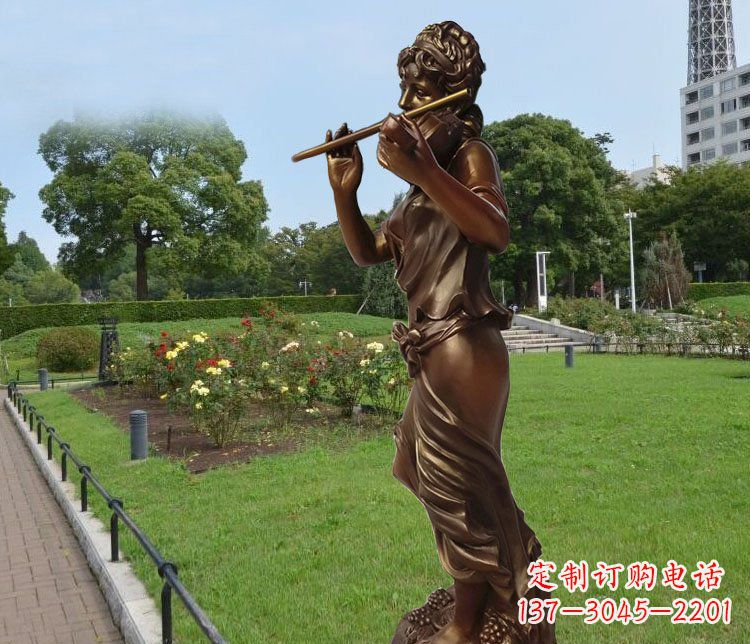 鹤壁美女雕塑把美景变成静物