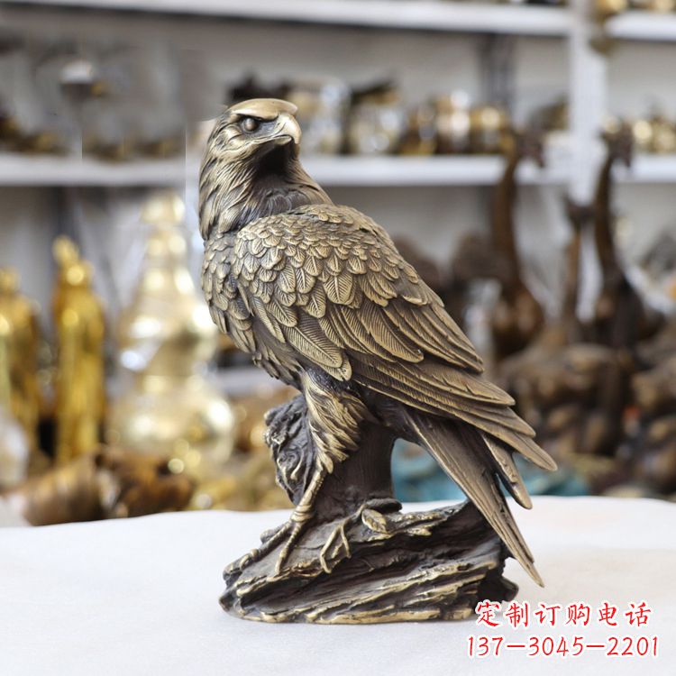 鹤壁纯铜老鹰雕塑传承自然之美