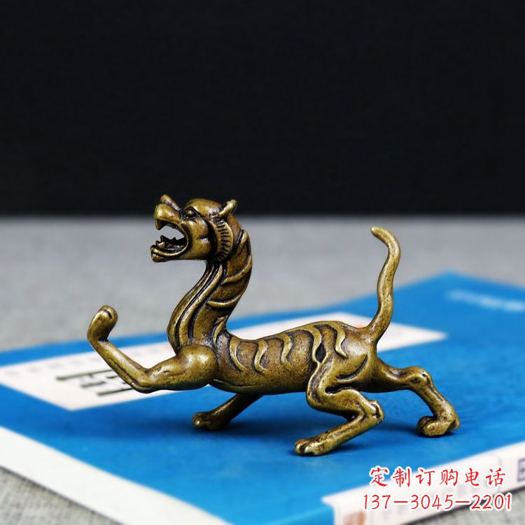 鹤壁金色纯铜铸造的白虎雕塑