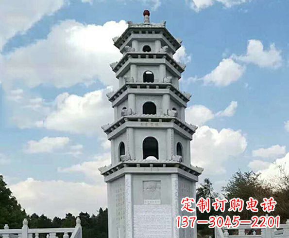 鹤壁神秘的宝塔雕塑