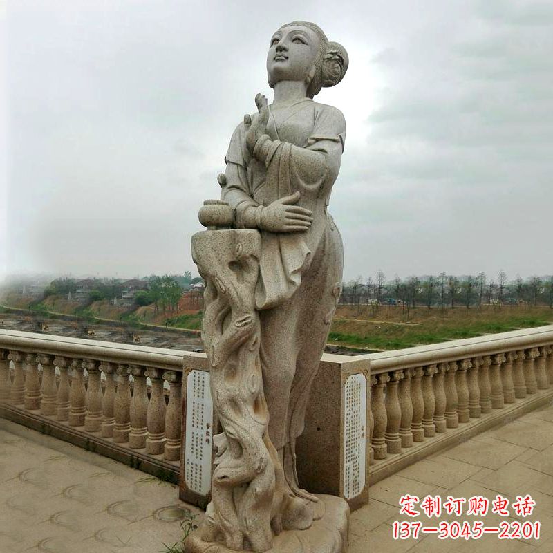 鹤壁公园广场的貂蝉雕塑古代四大美女之一