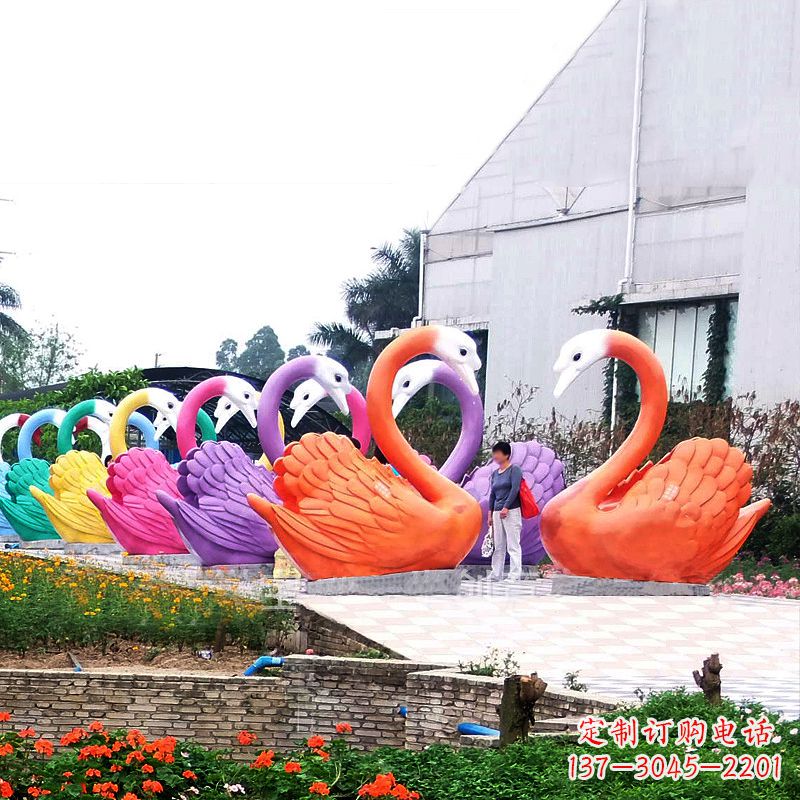 鹤壁高雅大型彩色玻璃钢天鹅雕塑