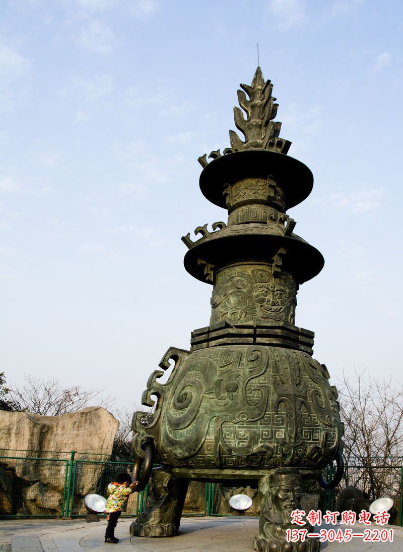 鹤壁大型三足香炉寺庙铜雕塑