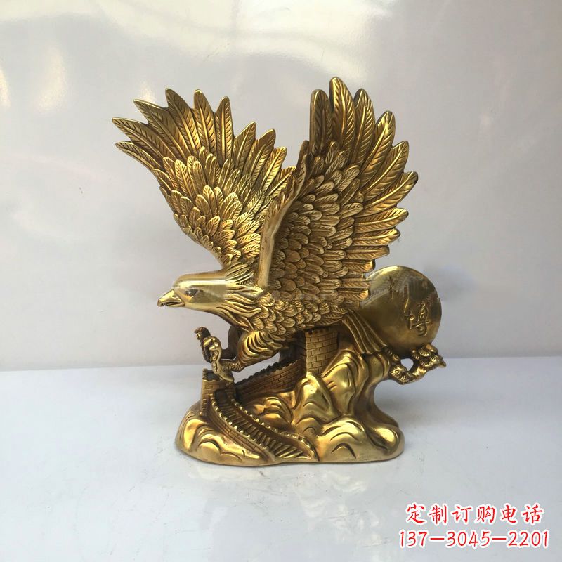 鹤壁高雅迷人的镀金铜老鹰雕塑