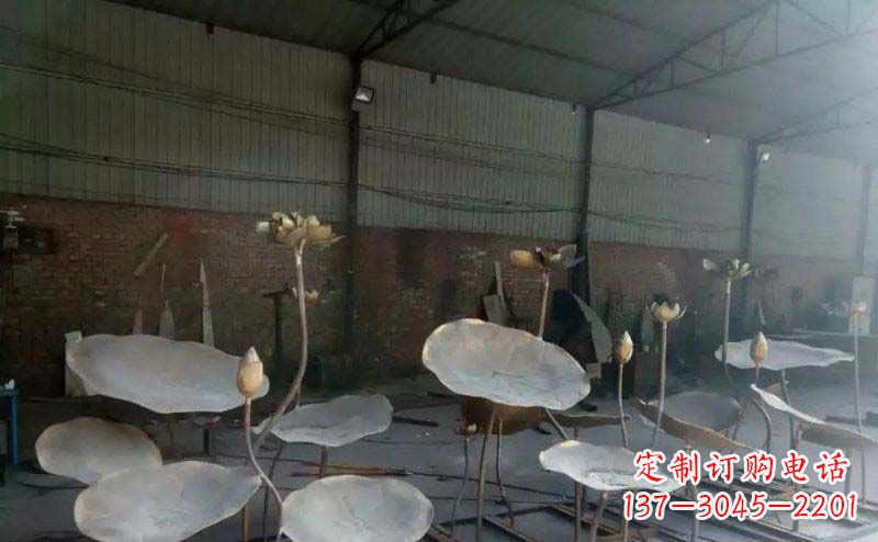 鹤壁锻铜荷叶荷花广场景观雕塑