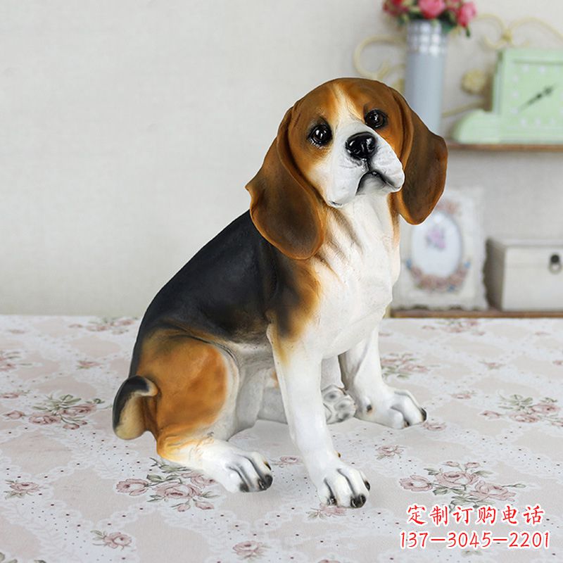 鹤壁玻璃钢蹲姿仿真比格犬雕塑