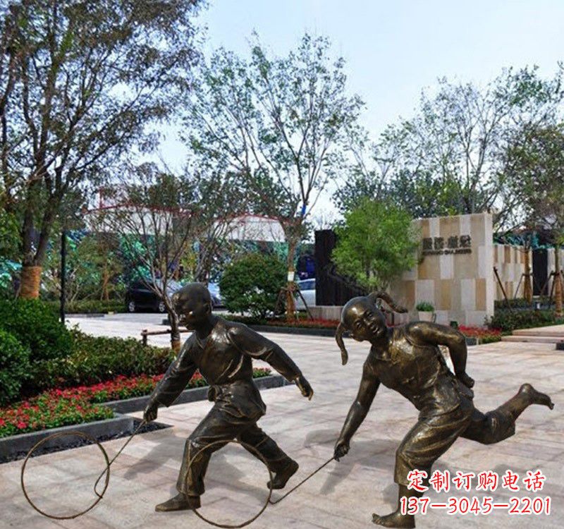 鹤壁儿童滚铁环铜雕塑
