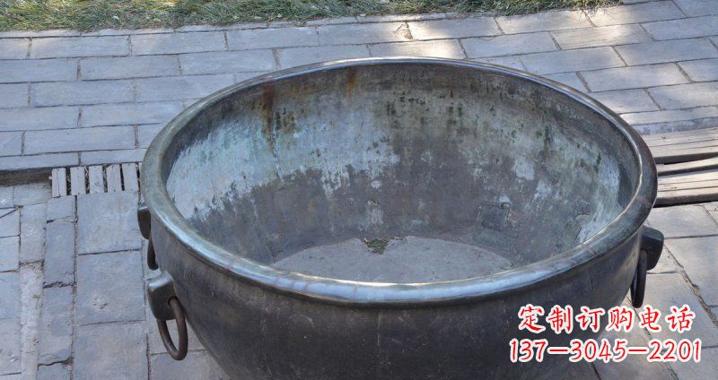 鹤壁仿古纹饰铜水缸雕塑