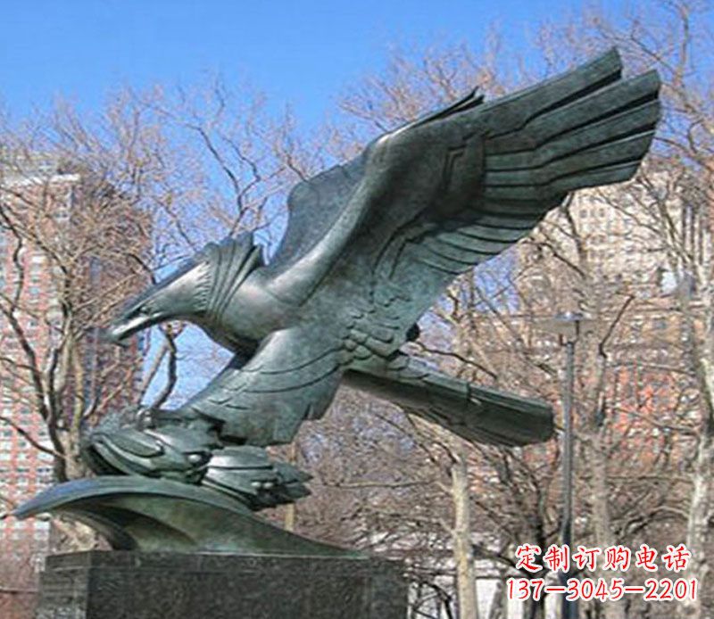 鹤壁飞鹰石雕动物景观雕塑
