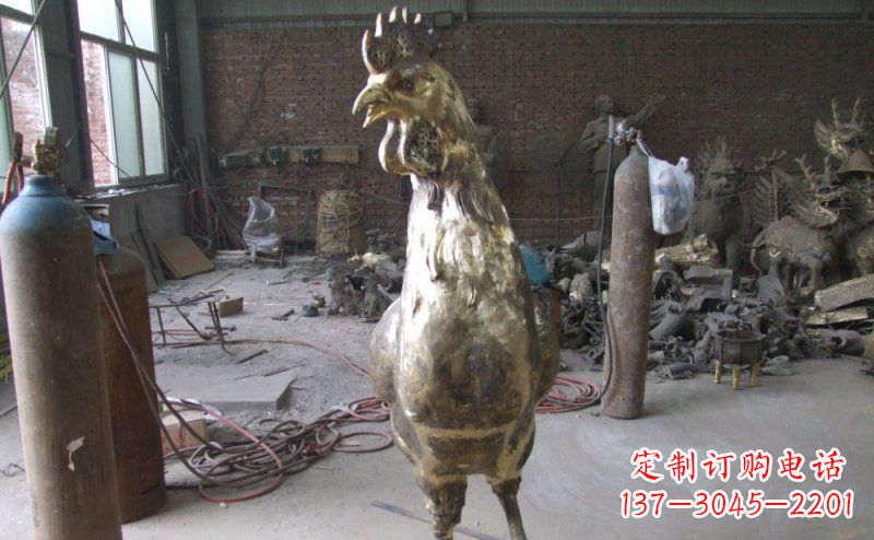 鹤壁雕刻公鸡铜雕，铸就艺术之美